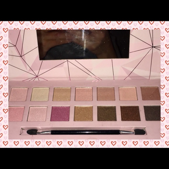 Celestial Rose eyeshadow palette - Picture 2 of 3